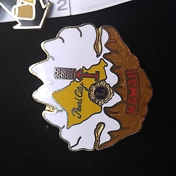 3 Collectible Pins -2 Legion(Quebec & Hawaii)& M.B.A. Nfld. - Picture 3 of 7